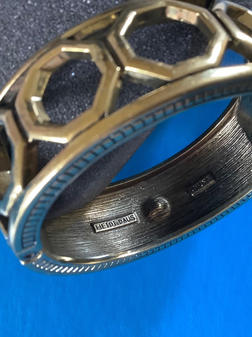 Heidi Daus Lavish Layers Art Deco Large Hinged Bangle Bracelet Blue Multi SZ M - Picture 11 of 12